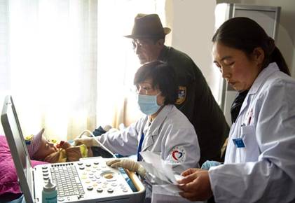 ཡུན་ནན་བདེ་ཆེན་གྱི་ལྷན་སྐྱེས་སྙིང་ནད་ཕོག་པའི་བྱིས་པ་པེ་ཅིང་དུ་རིན་མེད་སྨན་བཅོས་བྱ་རྒྱུ་ཡིན་པ།