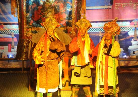 བོད་ལྗོངས་ནག་ཆུ་ས་ཁུལ་གྱིས་གླིང་གེ་སར་རྒྱལ་པོའི་སྒྱུ་རྩལ་པའི་ཁྱིམ་གྱི་སྒོ་བྱང་འགེལ་བའི་མཛད་སྒོ་སྤེལ།