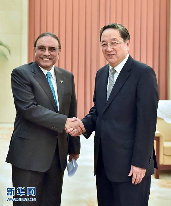 ཡུས་ཀྲེན་ཧྲེང་གིས་ཕ་ཀི་སི་ཐན་མི་དམངས་ཏང་གི་འཐུས་ཚབ་ཚོགས་པར་མཇལ་འཕྲད་གནང་།
