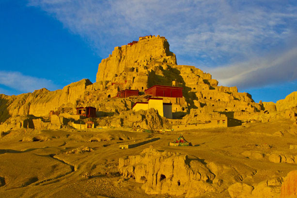 གུ་གེའི་འགྲེམས་སྟོན་ཁང་སྐྲུན་བཞིན་ཡོད།