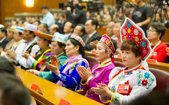 ཀྲུང་དབྱང་གི་མི་རིགས་ལས་དོན་ཚོགས་འདུ་དང་རྒྱལ་སྲིད་སྤྱི་ཁྱབ་ཁང་གི་རྒྱལ་ཡོངས་མི་རིགས་མཐུན་སྒྲིལ་ཡར་ཐོན་ལ་གཟེངས་བསྟོད་བྱེད་པའི་ཚོགས་ཆེན་ཐེངས་དྲུག་པ་པེ་ཅིང་དུ་འཚོགས།
