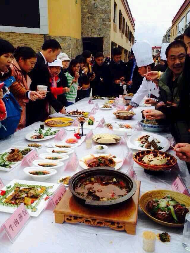 དཀར་མཛེས་ཀྱི་ཟས་མཆོག སྐྱེས་ཁམས་ཀྱི་བདེ་ཐང་ཞེས་པ་བརྗོད་བྱ་བྱས་པའི་2014ལོའི་ས་གནས་རང་གི་ཞིང་ལས་ཐོན་རྫས་གཡོ་སྐོལ་ལག་རྩལ་འགྲན་བསྡུར་དུང་དཀར་ལུང་པ་ནས་སྤེལ།