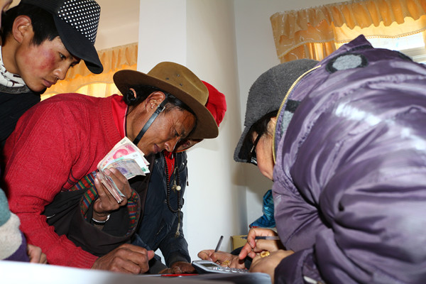 སི་ཁྲོན་ཞིང་ཆེན་གྱིས་ས་ཁོངས་ལས་བརྒལ་བའི་སྨན་བཅོས་འཕྲོད་བསྟེན་གཅིག་ཆོག་བྱང་བུ་སྟེར་བའི་ལས་ཀ་མངོན་འགྱུར་བྱུང་།