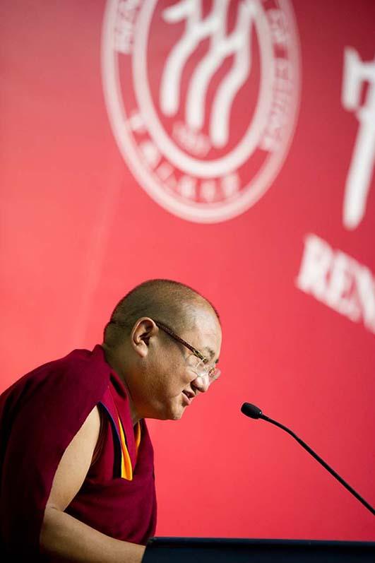 སྐབས་བཞི་བའི་རྒྱལ་སྤྱིའི་ནང་བསྟན་རིག་པའི་གླེང་སྟེགས་ཀྲུང་གོའི་མི་དམངས་སློབ་ཆེན་དུ་འཚོགས།