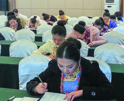 དཀར་མཛེས་ཁུལ་གྱི་བོད་རིགས་བུ་མོ་ཉིས་བརྒྱ་ལ་ཉེ་བ་མཁའ་ཞབས་མ་བསྡུ་ལེན་གྱི་རྒྱུགས་སྤྲོད་དུ་ཞུགས།