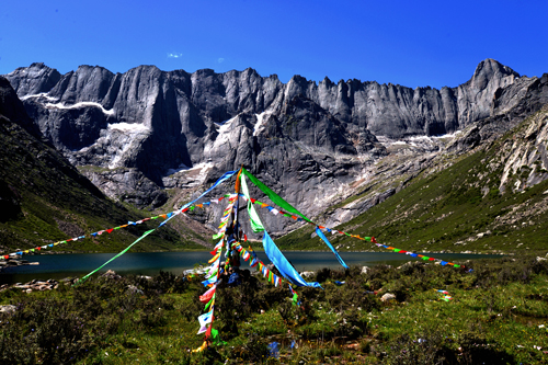 ༄༅། །ལྟ་བས་ཆོག་མི་ཤེས་པའི་རྔ་བའི་མཛེས་ལྗོངས།