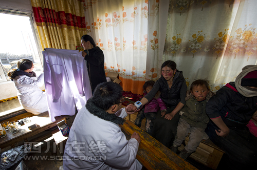 མཛོད་དགེ་རྫོང་གི་བུད་མེད་མི་གྲངས་ཁྲི་གཅིག་ལྷག་ལ་ཡོངས་ཁྱབ་ཏུ་རིན་པ་མི་དགོས་པའི་སྨན་བཅོས་བརྟག་དཔྱད་བྱས།
