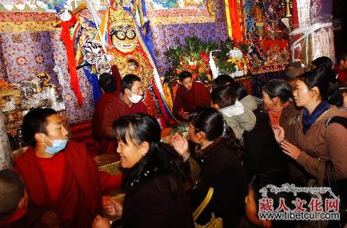 དཔལ་ལྷ་མོའི་དུས་ཆེན་ངོ་སྤྲོད།
