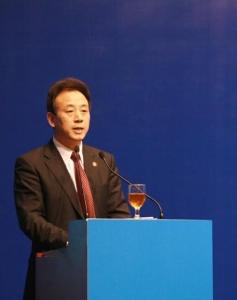 ཝེ་ཧུང་གིས་ཞིང་ཆེན་སྲིད་གཞུང་གི་རྒྱུན་ཨུའི་གྲོས་ཚོགས་གཙོ་སྐྱོང་གནང་ནས་དར་མདོའི་ས་འགུལ་གནོད་ཐེབས་ཁུལ་གྱི་གནོད་ཐེབས་མང་ཚོགས་ཀྱི་འཚོ་བའི་རྒུད་སྐྱོབ་ལས་ཀར་བཀོད་སྒྲིག་གནང་།