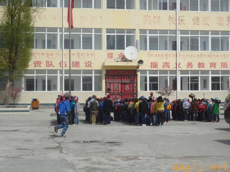 རྔ་བ་རྫོང་ཧོ་ཚུགས་ཡུལ་ཤོག་ཏུ་སློབ་གསོའི་རོགས་དངུལ་བྱ་དགའི་ཐེབས་རྩ་བཙུགས།