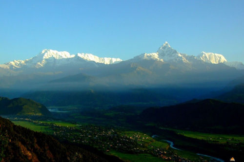 ཀྲུང་གོ་དང་བལ་བོས་མཉམ་དུ་དར་གོས་ཚོང་ལམ་གྱི་དཔལ་འབྱོར་ཁུལ་འཛུགས་སྐྲུན་བྱེད་པའི་བསམ་ཤེས་བརྗེད་ཐོ་ལ་མིང་རྟགས་བཀོད་པ།