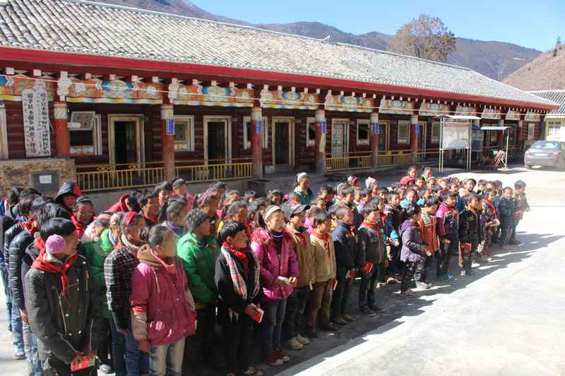 ཕྱོགས་གསུམ་པས་སི་ཁྲོན་གྱི་སློབ་གསོའི་གནས་ཚུལ་ལ་དཔྱད་འཇོག་བྱས་ཚེ་སྤྱིའི་བསྡོམས་སྐར་ཆེས་མཐོ་བ་ཁྲེན་ཏུའུ་དང་ཆེས་དམའ་བ་དཀར་མཛེས་རེད།