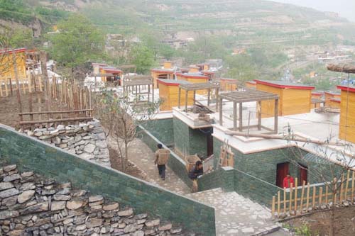 2014ལོར་རྔ་བ་ཁུལ་གྱིས་ཞིང་གྲོང་གི་ཁྱིམ་ཚང་7100ཡི་སྡོད་ཁང་རྙིང་པ་ཞིག་གསོ་བྱས།