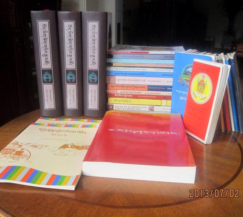 དགེ་རྒན་ཆེན་མོ་ཐུབ་བསྟན་ཕུན་ཚོགས་ཀྱིས་གཙོ་བསྒྲིགས་མཛད་པའི་《བོད་ཡིག་ཚིག་གཏེར་རྒྱ་མཚོ།》ལ་སི་ཁྲོན་ཞིང་ཆེན་སྤྱི་ཚོགས་ཚན་རིག་བྱ་དགའ་ཨང་གསུམ་པ་ཐོབ།