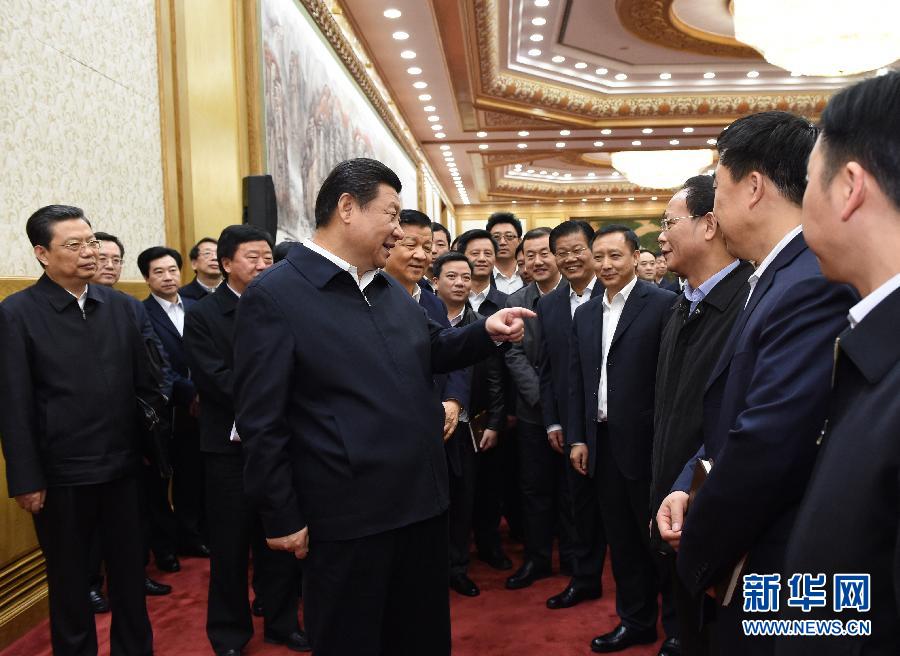 ཞི་ཅིན་ཕིང་གིས་ཀྲུང་དབྱང་ཏང་གི་སློབ་གྲྭའི་རྫོང་ཏང་ཨུའི་ཧྲུའུ་ཅིའི་ཟབ་སྦྱོང་འཛིན་གྲྭའི་སློབ་མ་རྣམས་དང་བཞུགས་མོལ་མཛད།