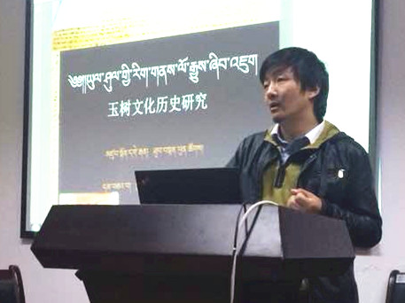 སློབ་མ་བསོད་ནམས་སྟོབས་རྒྱལ་རང་རྒྱལ་གྱི་ ཐེངས་དང་པོ་བོད་ཀྱི་སྐད་ཡིག་བརྒྱུད་ནས་འབུམ་རམས་གོང་མའི་སློབ་གནས་འཕར་བ།