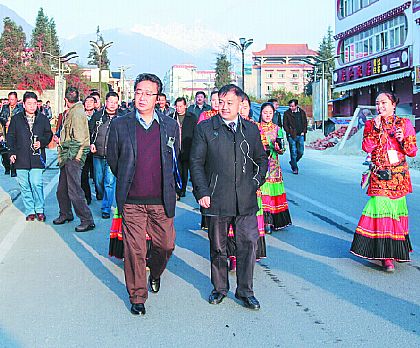 དཀར་མཛེས་ཁུལ་གྱིས་གྲོང་གསེབ་མགྲོན་ཁང་འཛུགས་སྐྲུན་ངོ་སྤྲོད་ཚོགས་འདུ་འཚོགས།