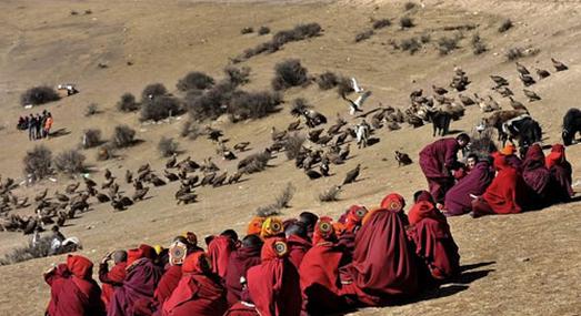 བོད་ལྗོངས་དམངས་ཆེན་དུ་བྱ་གཏོར་བདག་དམ་ཁྲིམས་སྲོལ་གཏན་འབེབས་མཛད་པའི་གྲོས་གཞིར་གྲོས་འཆམ་བྱུང་།
