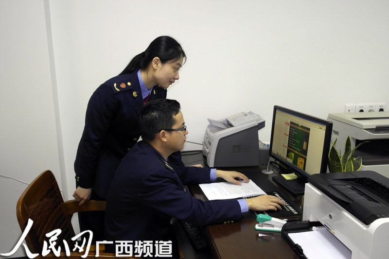 དཀར་མཛེས་ཁུལ་བཟོ་ཚོང་ཅུས་ཀྱིས་དྲ་རྒྱའི་རྫུན་བཟོའི་དྲིལ་བསྒྲགས་གྱོད་དོན་ཞིག་ཞིབ་བཤེར་ཐག་གཅོད་བྱས།