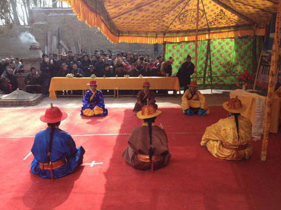 སྲོང་བཙན་སྒམ་པོའི་རྣམ་ཐར་འཁྲབ་སྦྱོང་བྱེད་བཞིན་ཡོད།