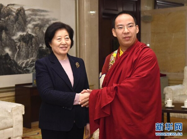 སུན་ཁྲུན་ལན་གྱིས་པན་ཆེན་ཨེར་ཏི་ཎི་ཆོས་ཀྱི་རྒྱལ་བོ་དང་ཐུག་འཕྲད་མཛད།