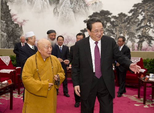 ཡུས་ཀྲེང་ཧྲེན་གྱིས་རྒྱལ་ཡོངས་རང་བཞིན་གྱི་ཆོས་ལུགས་ཚོགས་པའི་འགན་འཁུར་བ་དང་བཞུགས་མོལ་གནང་།