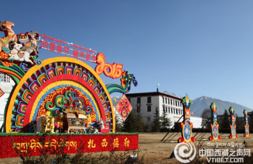 ལོ་གསར་དགའ་གཏོང་གི་རྣམ་པས་ཁེངས་པའི་གནའ་གྲོང་ལྷ་ས།