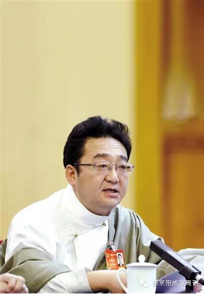 རྒྱལ་ཡོངས་དམངས་ཆེན་གྱི་འཐུས་མི་ཡེ་ཤེས་ཟླ་བས་ཞིན་ཅིན་ཚགས་པར་ཁང་གི་གསར་འགོད་པའི་བཅར་འདྲི་དང་ལེན་བྱས།