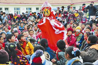 2015ལོའི་གཤམ་སྤེལ་གསུམ་བོད་ཁུལ་དུ་བསྐྱོད་པ་ཞེས་པའི་དམངས་ཕན་བྱེད་སྒོ་རྔ་བ་རུ་སྤེལ།