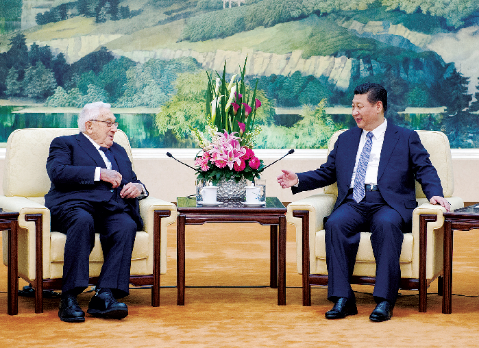 ཞི་ཅིན་ཕིང་གིས་ཨ་རིའི་རྒྱལ་དོན་བློན་ཆེན་ཟུར་པ་ཅི་ཤིན་ཀེ་དང་མཇལ་འཛོམས་གནང་།