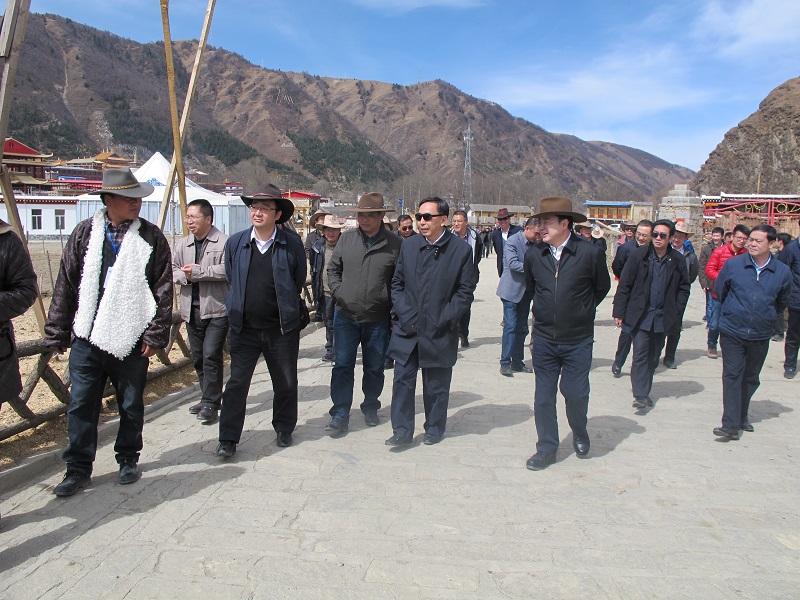 ཀྲུའུ་ཞའོ་ཏན་དང་དཀར་མཛེས་མི་དམངས་མཉམ་འབྲེལ་སྒོས་མཛེས་སྡུག་ལྡན་པའི་དཀར་མཛེས་འཛུགས་སྐྲུན་བྱ་རྒྱུ་རེད།