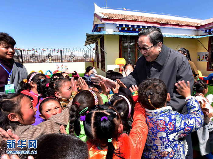 ཡུས་ཀྲེན་ཧྲེང་གིས་སི་ཁྲོན་རྔ་བར་བརྟག་ཞིབ་གནང་།