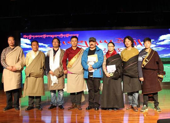 བོད་ཀྱི་དམངས་སྲོལ་བརྙན་འཕྲིན་ཟློས་གར་ཐོག་མ་&lt;&lt;སྦྲ་ནག་དུས་སྟོན།&gt;&gt;ཞེས་པ་པར་ལེན་བཟོ་སྐྲུན་ལས་ཀ་ཡོངས་སུ་འགྲུབ་ནས་འགྲེམ་སྤེལ་བྱེད་པའི་མཛད་སྒོ་འཚོགས།