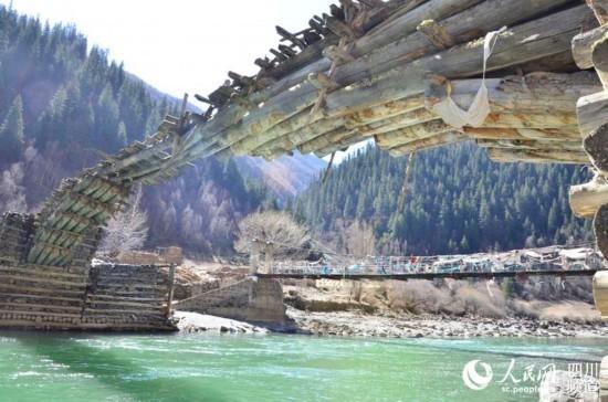 ལོ་ངོ་བརྒྱ་ཕྲག་སྔོན་གྱི་རྔ་བའི་ཤིང་ཟམ།