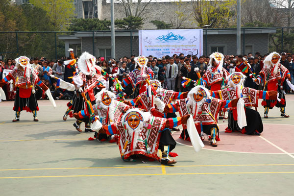 སྐབས་23པའི་ཅིང་སྡོད་བོད་མིའི་སྲོང་བཙན་སྐྱེས་བུམ་གཟེབ་གྲུག་འགྲན་ཚོགས་ཀྲུང་དབྱང་མི་རིགས་སློབ་ཆེན་དུ་འཚོགས།