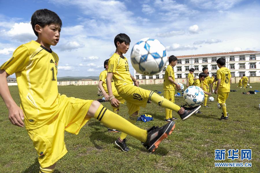 བོད་ཀྱི་ན་གཞོན་རྐང་གྲུག་རུ་ཁག་རུ་ཁག་ཐོག་མ་སི་ཁྲོན་དུ་བཙུགས།