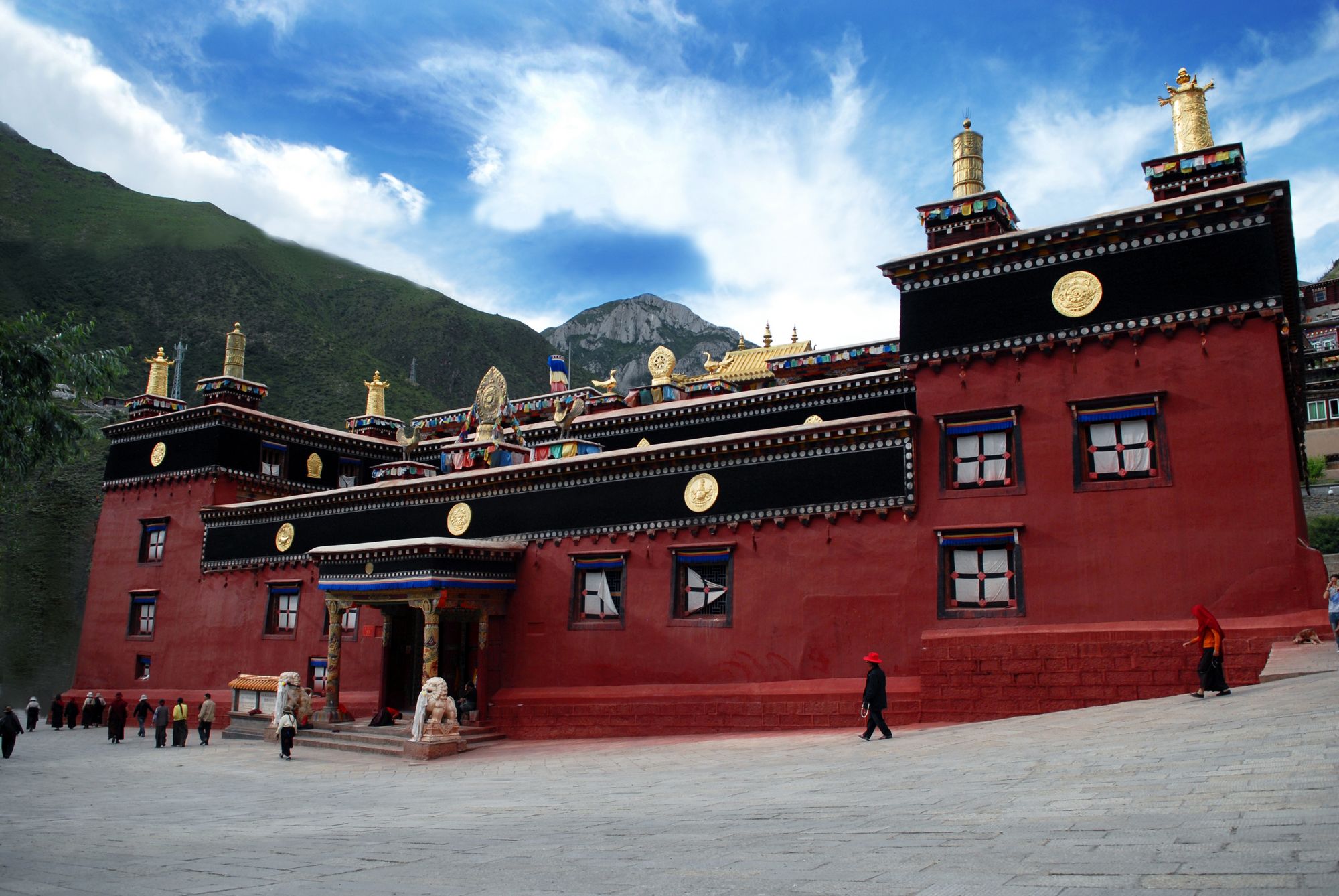 《དཀར་མཛེས་བོད་རིགས་རང་སྐྱོང་ཁུལ་བོད་ཀྱི་སྐད་ཡིག་ཁྲིམས་སྲོལ།》ཟླ་6པའི་ཚེས་1ཉིན་ནས་ལག་བསྟར་བྱ་རྒྱུ་རེད།