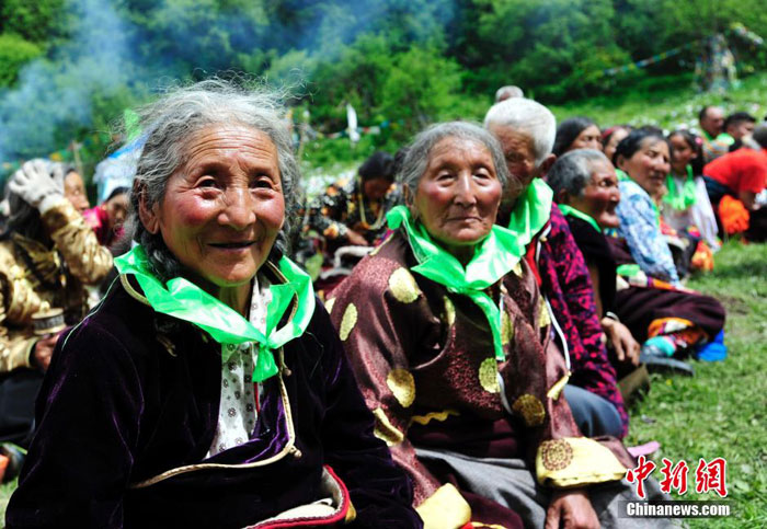 སི་ཁྲོན་ཞིང་ཆེན་མཛོད་དགེ་རྫོང་བོད་ཁུལ་དུ་དུག་འཇོམས་དུས་ཆེན་བཏང་།