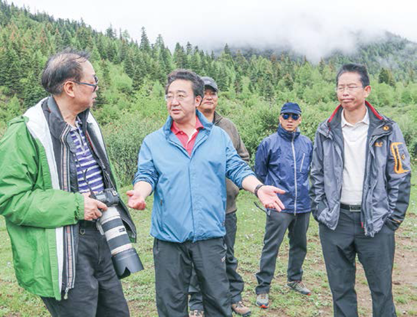 ཡེ་ཤེས་ཟླ་བ་དང་ཏའེ་ཁྲོན་ཕིང་།ལུའོ་ཡུང་བཅས་ཀྱིས་བཞག་བྲ་ལྷ་རྩེའི་མཛེས་ལྗོངས་ཁུལ་དུ་རྟོག་ཞིབ་གནང་།
