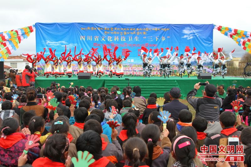 སི་ཁྲོན་ཞིང་ཆེན་གྱི་དབྱར་དུས་གཤམ་སྤེལ་གསུམ་གྱི་བྱེད་སྒོ་དེ་བཙན་ལྷ་རྫོང་དང་ལི་ཐང་རྫོང་། མུ་ལི་རྫོང་བཅས་སུ་སྤེལ།