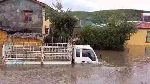 རྔ་བ་རྫོང་གི་ཆུ་ལོག་ཁྲོད་མི་གཉིས་གྲོངས་ཤིང་མི་ཁྲི་གཉིས་ལ་གནོད་སྐྱོན་ཐེབས།