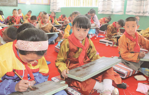 བོད་ལྗོངས་ཡོངས་ཀྱི་སློབ་གྲྭ་99%རུ་སྐད་ཡིག་གཉིས་ཀྱི་སློབ་གསོ་ལག་ལེན་བསྟར་བ།