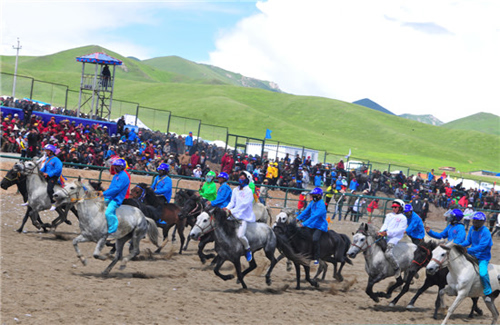 སྐབས་གསུམ་པའི་ཨ་མདོའི་རྟ་རྒྱུགས་འགྲན་ཚོགས་རྔ་བ་ཁུལ་མཛོད་དགེ་རྫོང་དུ་བསྡུས།