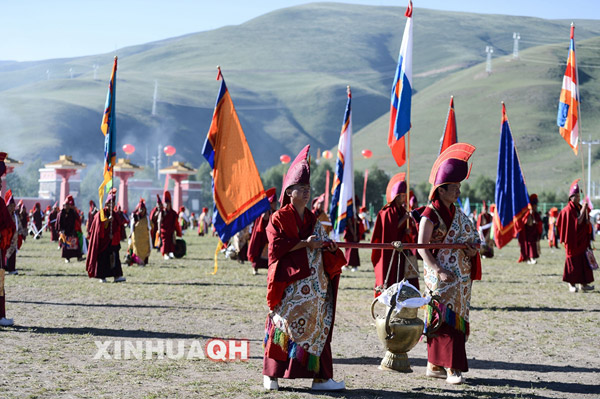 ཡུལ་ཤུལ་གྱི་འབྲི་གཡག་རིག་གནས་དུས་ཆེན་དང་སྲོལ་རྒྱུན་གྱི་རྟ་རྒྱུག་འགྲན་བསྡུར།