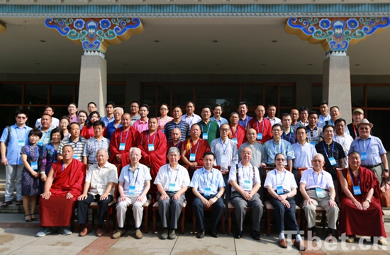 རྒྱལ་ཡོངས་ཚད་མ་རིག་པའི་བགྲོ་གླེང་ཚོགས་འདུ་སྐབས་བཅུ་གཅིག་པ་དེ་པེ་ཅིང་དུ་བསྡུས་པ།