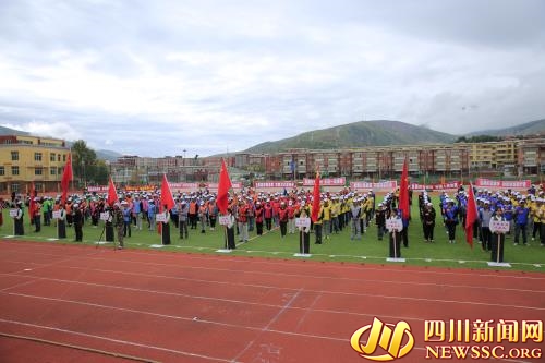 བྲག་འགོ་རྫོང་གིས་དམར་དམག་རྒྱང་སྐྱོད་དཀར་མཛེས་བརྒྱུད་ནས་ལོ་འཁོར་80ལོན་པར་རྗེས་དྲན་ཞུ་བའི་ལུས་རྩལ་འགྲན་ཚོགས་ཀྱི་བྱེད་སྒོ་སྤེལ།