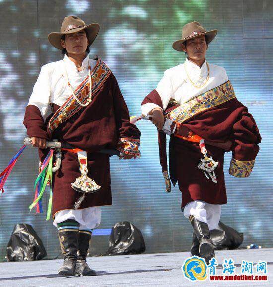 མཚོ་ལྷོ་ཁུལ་གྱི་སྐབས་གཉིས་པའི་བོད་རིགས་ཀྱི་རྒྱན་གོས་རིག་གནས་དང་སྒྱུ་རྩལ་དུས་ཆེན་མི་རིང་བར་སྤེལ་འགོ་ཚུགས་རྒྱུ་རེད།