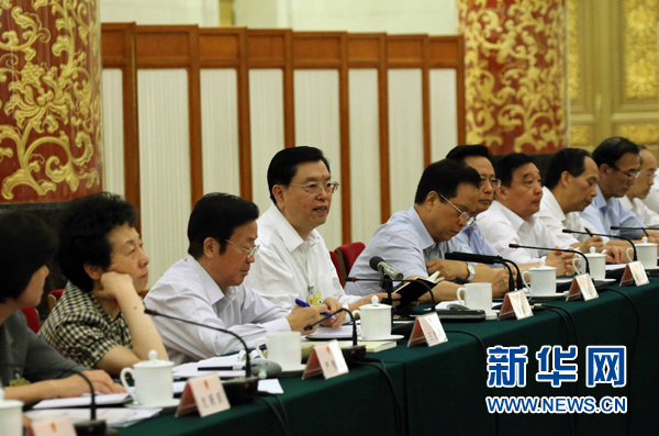 རྒྱལ་ཡོངས་དམངས་འཐུས་ཚོགས་ཆེན་སྐབས་བཅུ་གཉིས་པའི་རྒྱུན་ལས་ཨུ་ཡོན་ལྷན་ཁང་གི་གྲོས་ཚོགས་ཐེངས་བཅུ་དྲུག་པས་མཉམ་འབྲེལ་ཚན་ཆུང་གི་གྲོས་ཚོགས་བསྡུས།