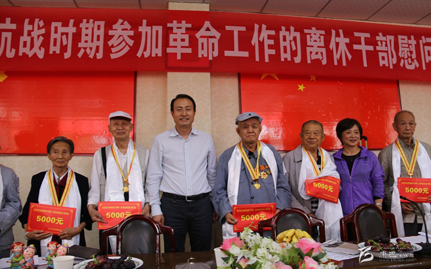 དཀར་མཛེས་ཁུལ་གྱིས་རི་འགོག་དམག་འཁྲུག་གི་འཐབ་འཛིང་པ་རྒན་གྲས་34ལ་དྲན་གསོའི་རྟགས་མ་འབུལ་བ།