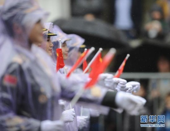 བཅིངས་འགྲོལ་དམག་གི་དམག་རོལ་ཚོགས་པ་དང་བུད་མེད་གཟབ་སྒྲེང་རུ་ཁག་མོ་སི་ཁོ་རུ་ཕྱིན།